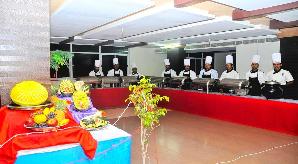 Hotel Central Park Ongole Bagian luar foto