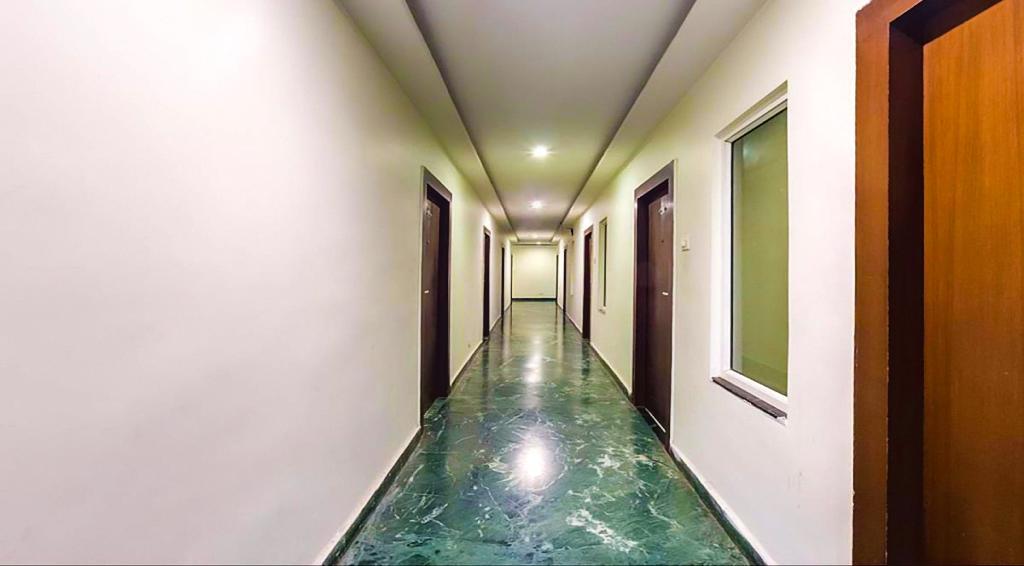 Hotel Central Park Ongole Bagian luar foto