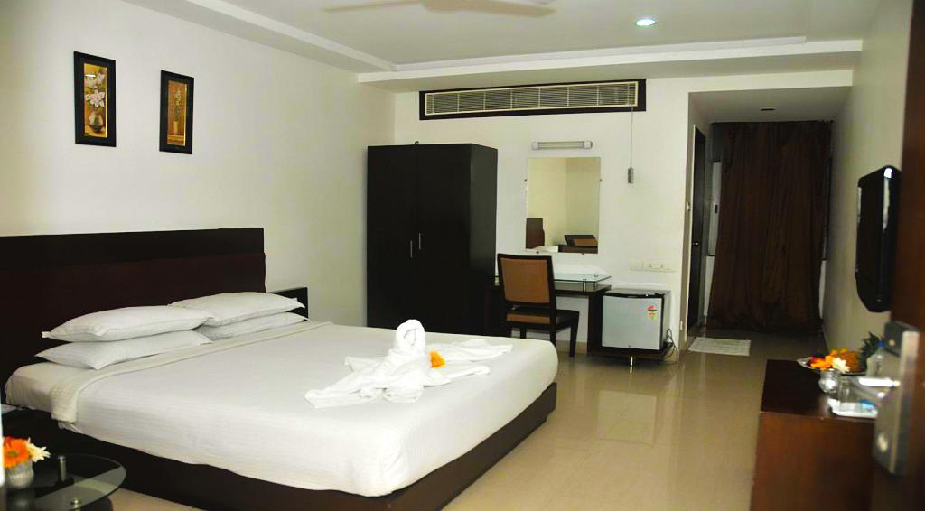 Hotel Central Park Ongole Bagian luar foto