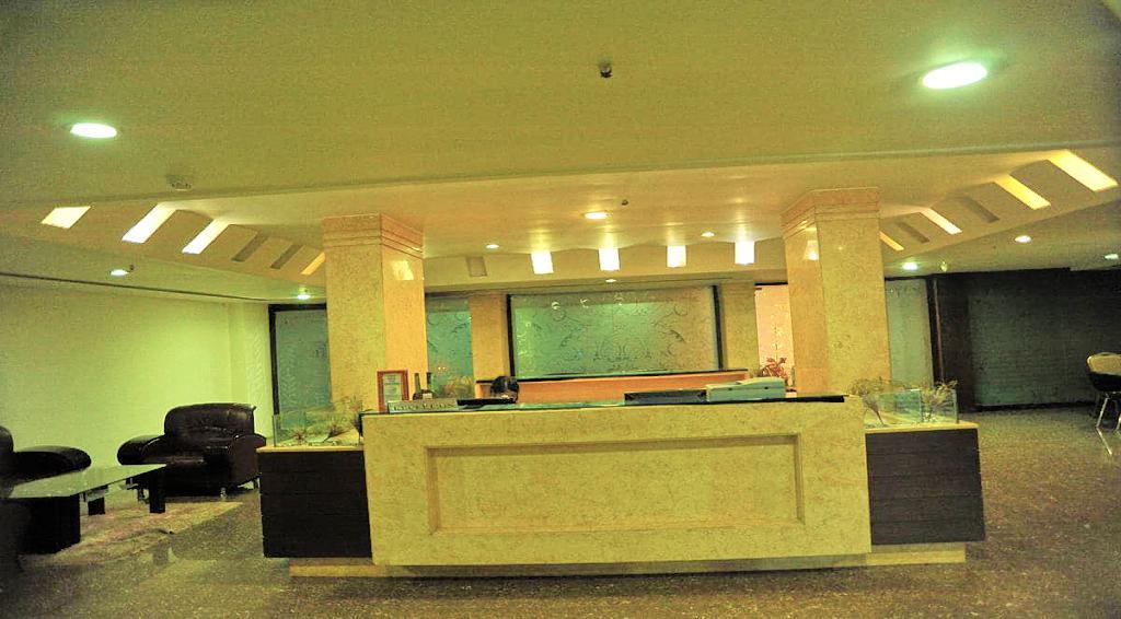 Hotel Central Park Ongole Bagian luar foto
