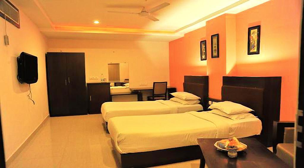 Hotel Central Park Ongole Bagian luar foto