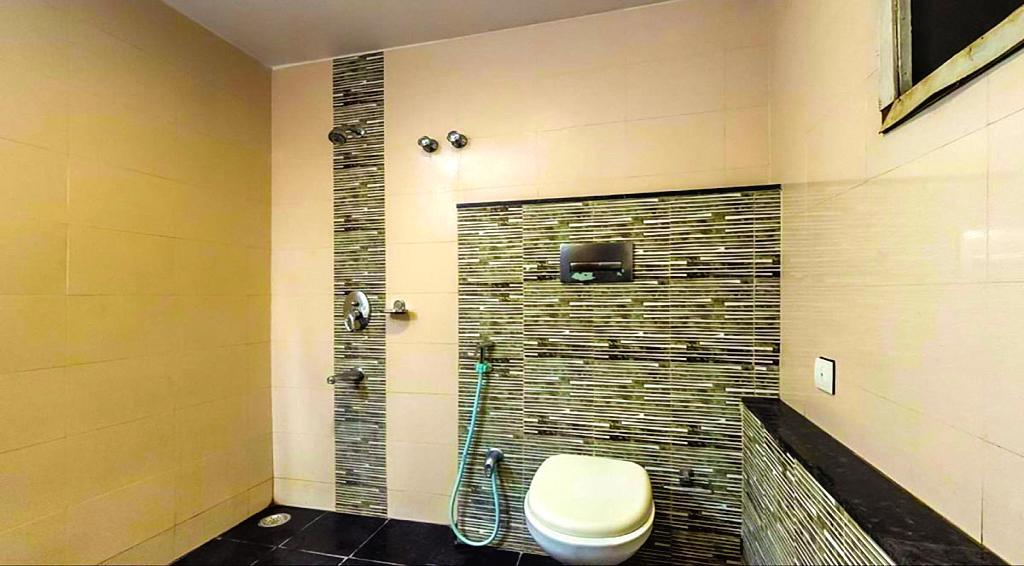Hotel Central Park Ongole Bagian luar foto