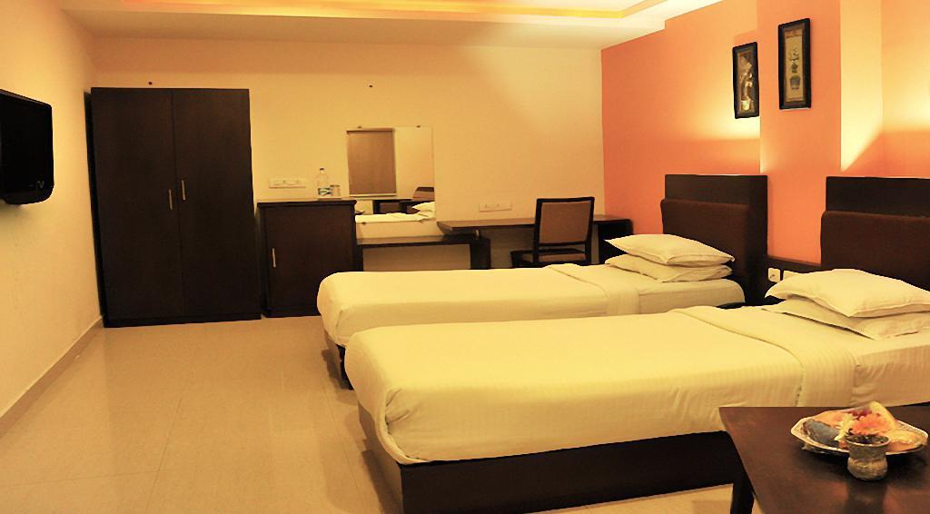 Hotel Central Park Ongole Bagian luar foto