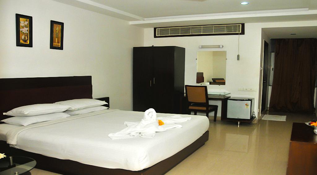 Hotel Central Park Ongole Bagian luar foto