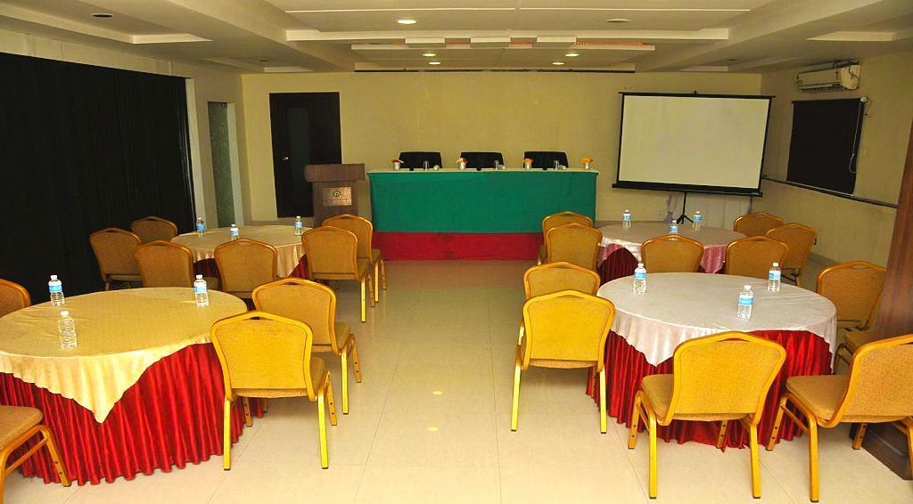 Hotel Central Park Ongole Bagian luar foto